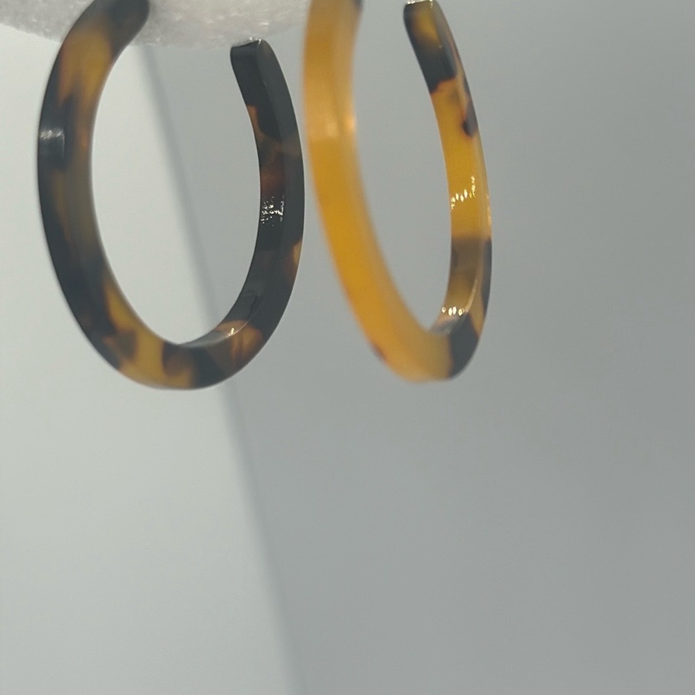 Chic Mismatch Tortoise Shell Hoop Earrings - 1.2" - Brand New - Unique Style - Picture 9 of 16